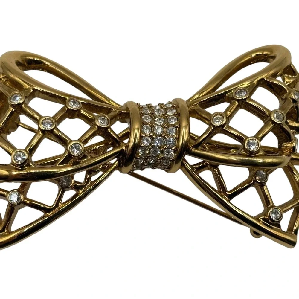 Swan Signed SWAROVSKI Open Bow Brooch Pin Icy Clear Crystals‎ Gold Tone Ribbon